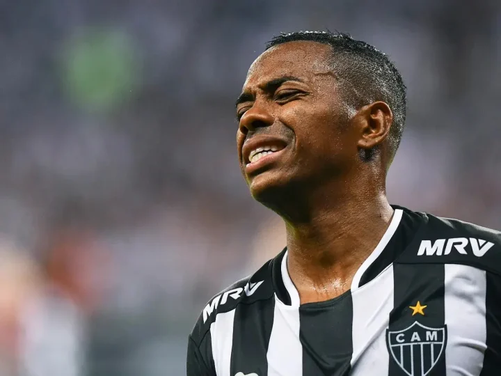 Maioria do STF mantém prisão do ex-jogador Robinho