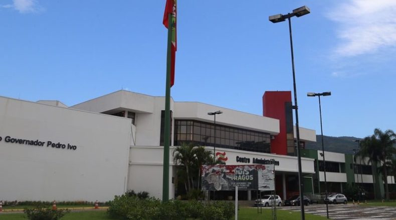 Em cerimônia de posse, Governo de SC apresenta novo ouvidor-geral