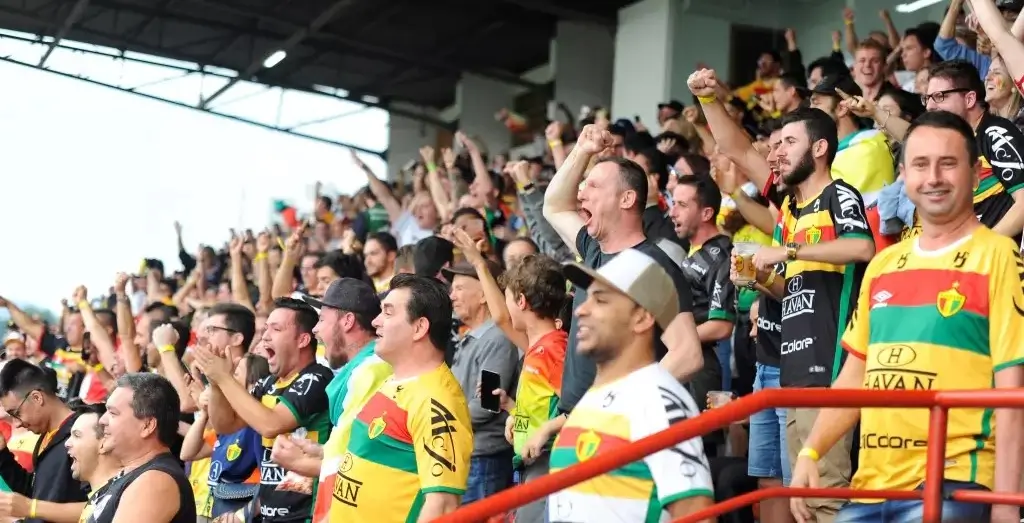 Procon notifica clubes da final do Catarinense para permitir água nos estádios