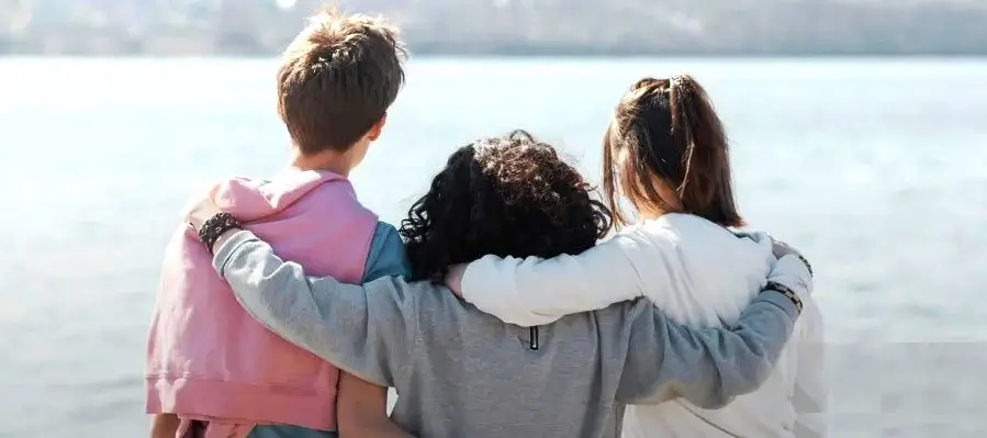 Distanciamento entre irmãos nasce na infância, aponta psicologia