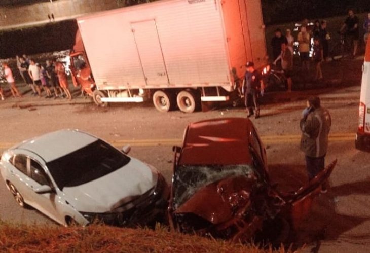 Mulher morre após colisão frontal em Brusque