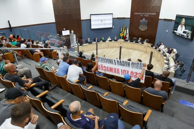 Por um voto, vereador de Itajaí Fábio Negão não é cassado
