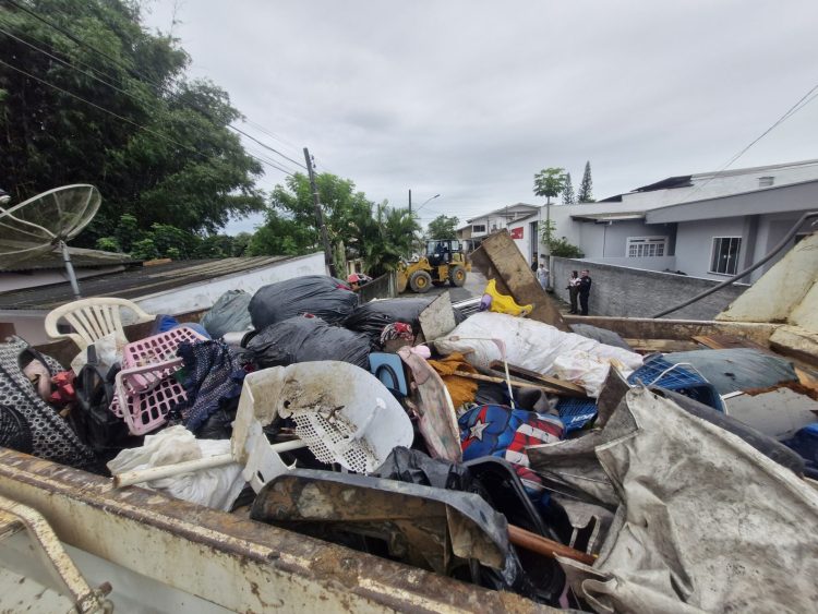 Combate a dengue: acumuladora compulsiva tem imóvel limpo em Itajaí