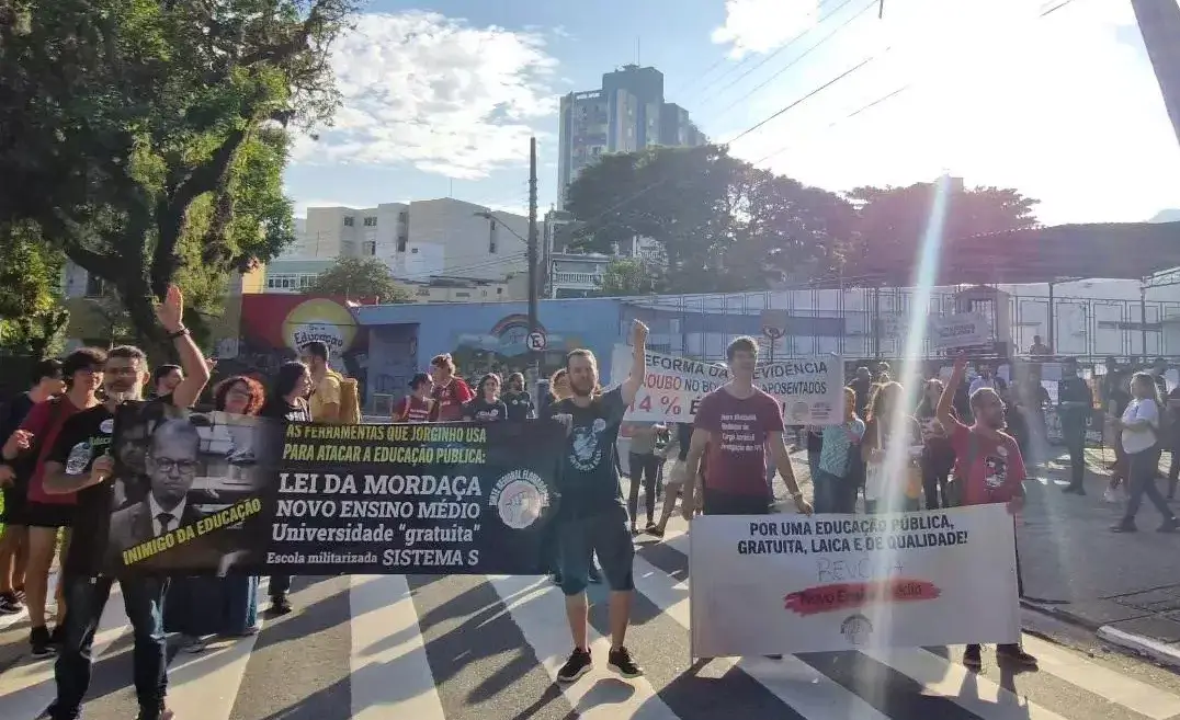 Medidas: Estado vai descontar salário de grevistas da Educação