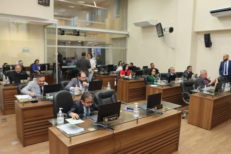 Câmara da Capital permite que suplentes assumam na Alesc e no congresso