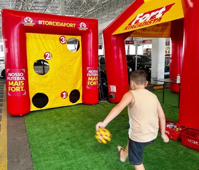Neste sábado (6), os torcedores que comparecerem ao Estádio Heriberto Hülse, em Criciúma, terão muito mais do que apenas futebol para aproveitar. 