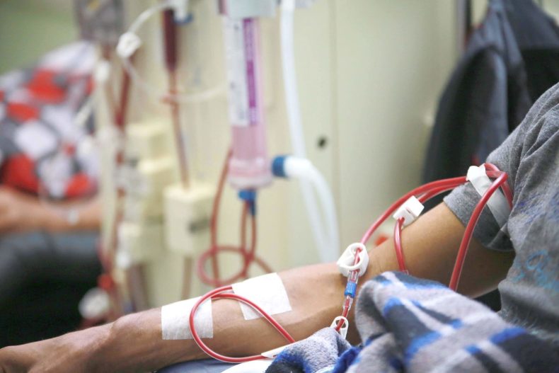 Novas regras reduzem espera para doar sangue após tatuagem e piercing