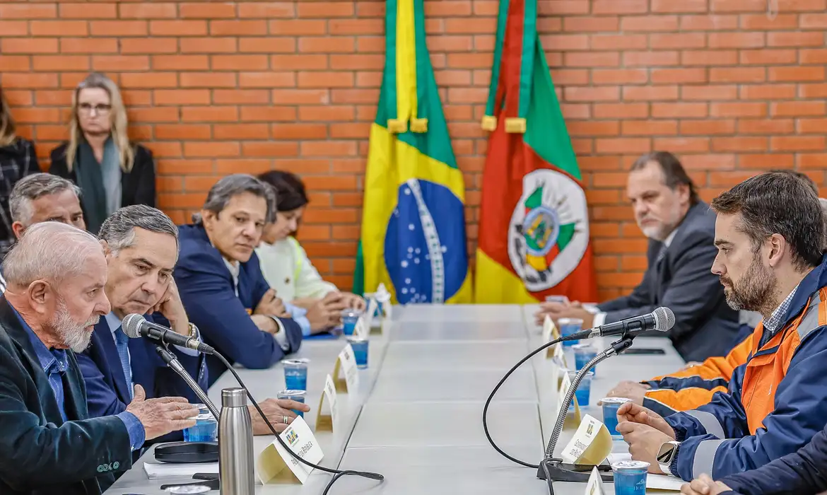 Lula cobra agilidade na liberação de recursos para o RS