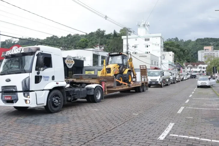 Máquinas e suporte técnico de Blumenau estão a caminho do RS