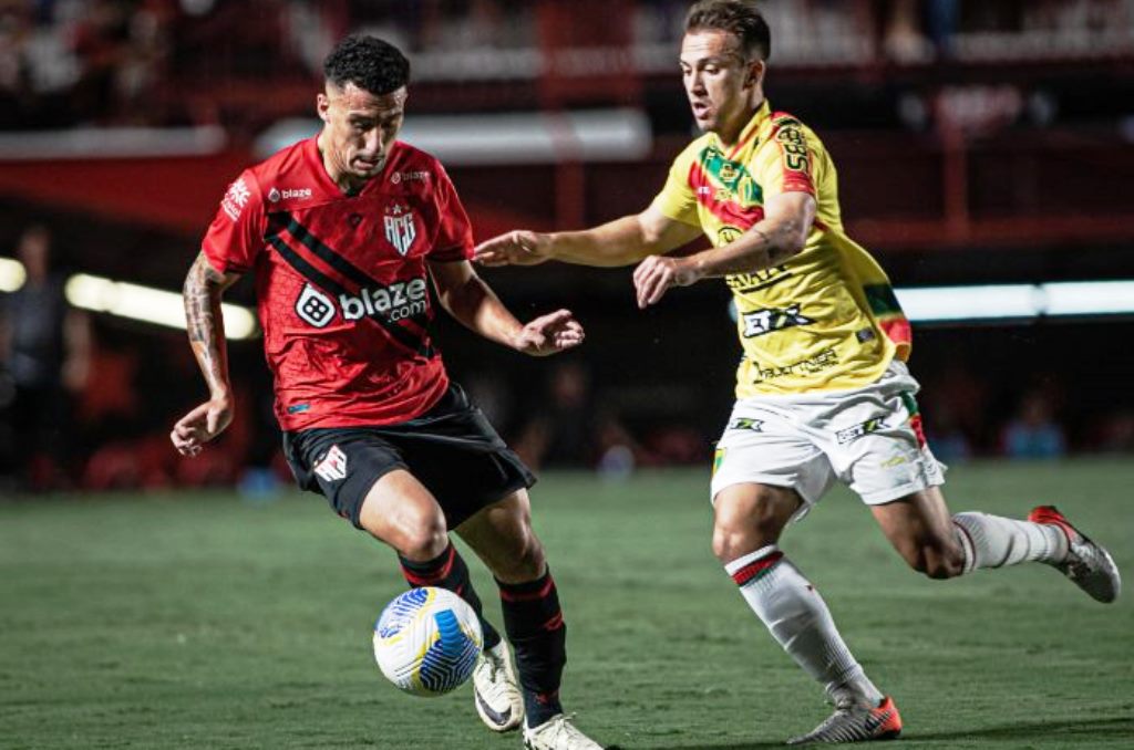 Brusque leva 4 a 2 em Goiânia e é eliminado na Copa do Brasil