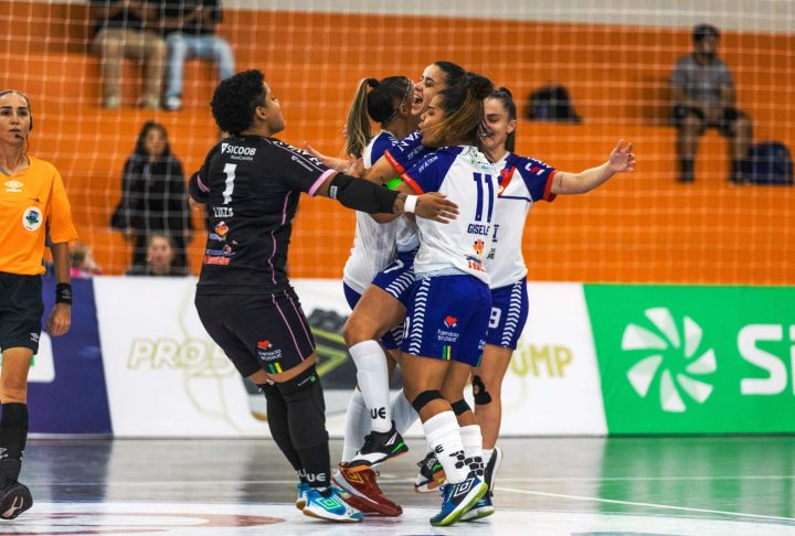 Barateiro Brusque goleia o Londrina e mantém 100% na Liga Feminina