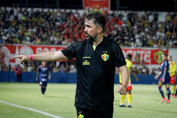 A um passo do Z4, Brusque demite técnico Luizinho Lopes