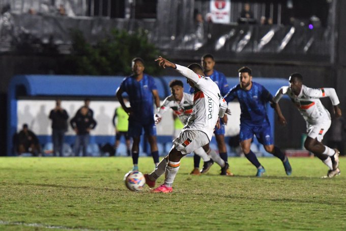 Com clássico em Blumenau, segundona catarinense tem quatro jogos neste domingo