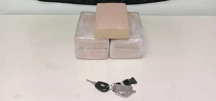 Traficantes são presos ao transportar maconha em Blumenau