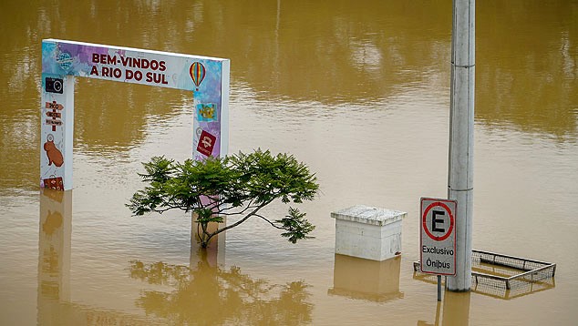 Governo bloqueia 90% das verbas para prevenir enchentes em SC