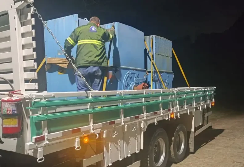 Casan envia mais dois motores para reestabelecer abastecimento de água no RS