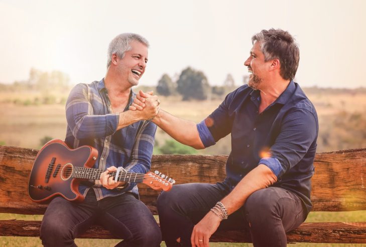 Dupla Victor & Léo traz show para granfinos e caipiras de SC