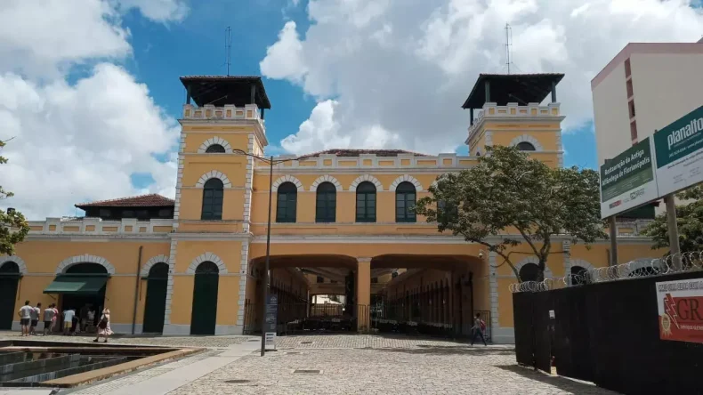VÍDEO: briga no Mercado Público termina com prejuízo em Florianópolis
