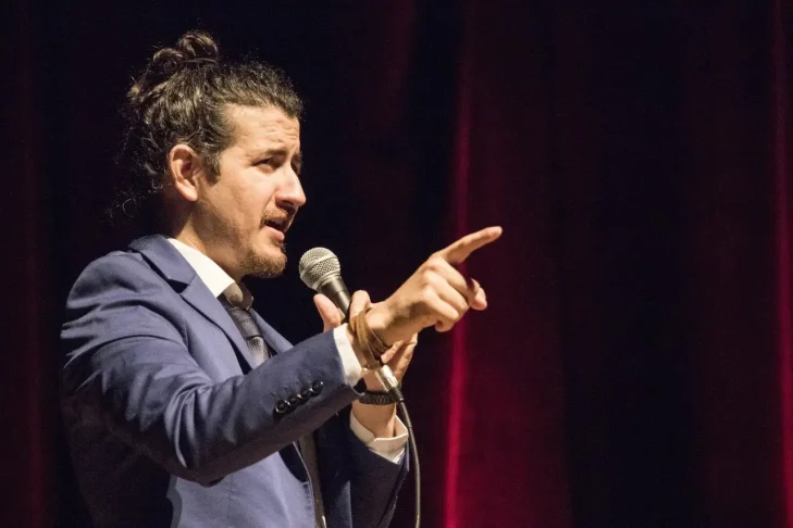 Comediante Afonso Padilha traz novo show para Santa Catarina