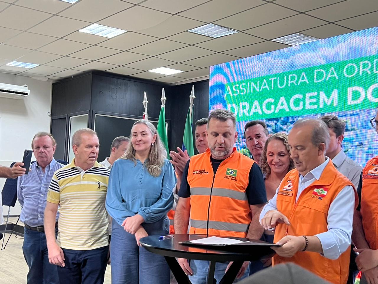 SC investe R$ 16 milhões e inicia dragagem do Rio Itajaí-Açu
