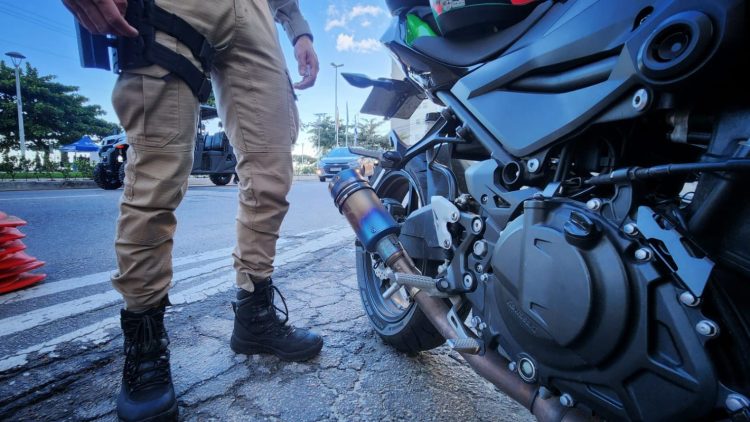 Polícia Militar realiza operação Trânsito Sem Ruído no litoral