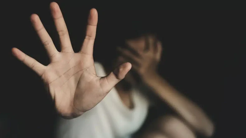 Homem amarra filho da ex, faz refém e tenta cometer feminicídio