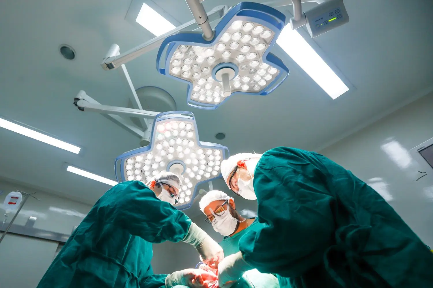 Procon instaura processo contra médico que fez vítimas em SC