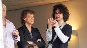Brasileiro filho de Mick Jagger se forma na Universidade de Nova York