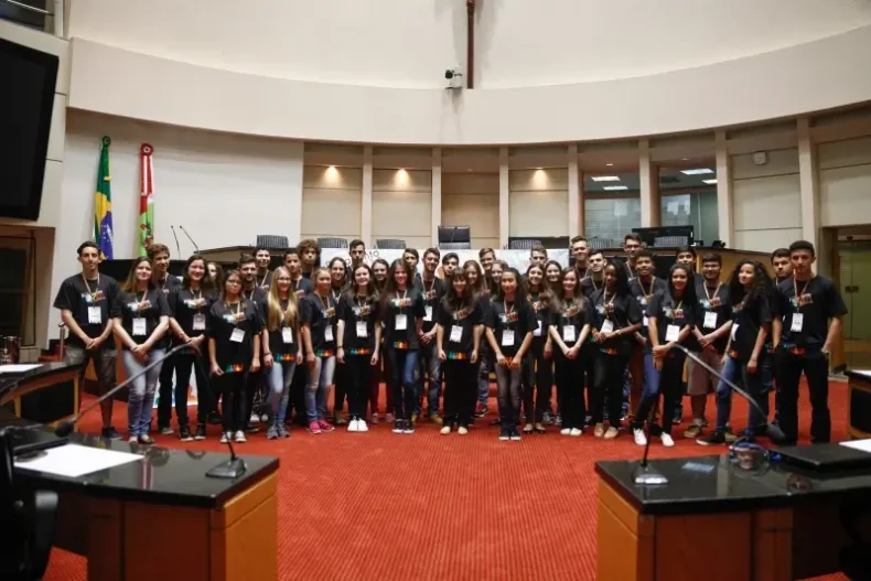 Alesc: Parlamento Jovem tem 40 novos deputados empossados