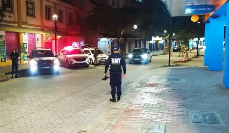 Blitz em Blumenau aborda 250 veículos e emite 30 autuações