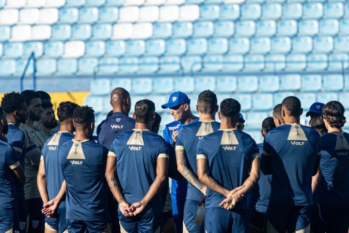 Avaí recebe o lanterna Guarani de olho na liderança da série B