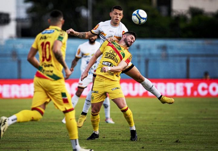 Brusque fica no 0 a 0 e segue na zona do rebaixamento da série B
