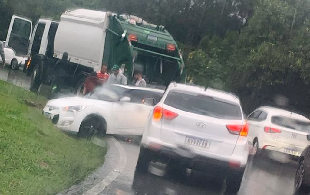 Acidente na Avenida da Saudade deixa dois motociclistas feridos na Capital
