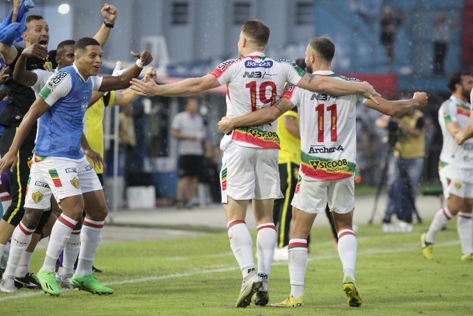 Brusque quebra jejum, vence após 8 jogos, mas segue na zona do rebaixamento