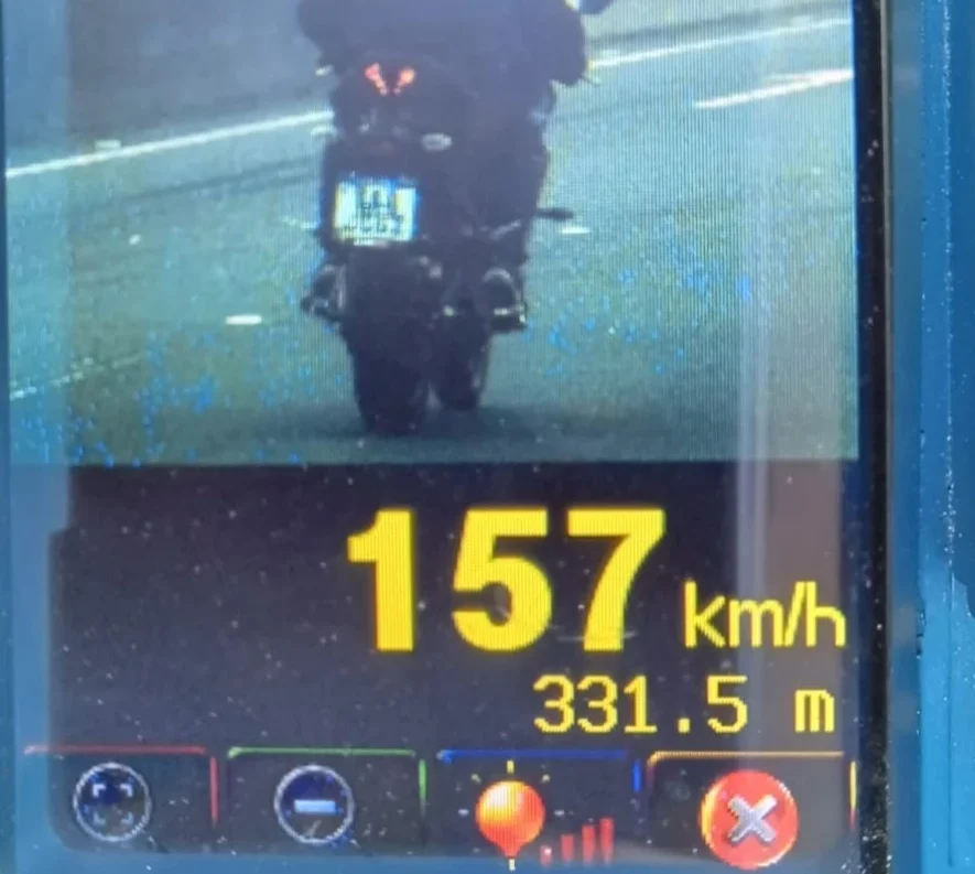 PRF flagra diversos motoristas acima do limite na BR-470