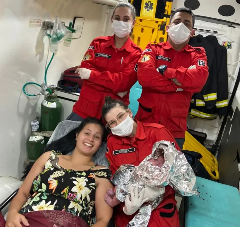 Bombeiros atendem parto emergencial em SC