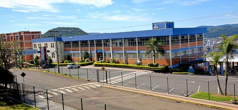 Teto de ambulatório desaba e deixa feridos em SC