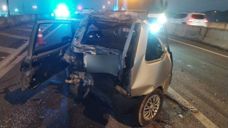 Motorista sai do carro e morre atropelado por outro veículo na BR-101