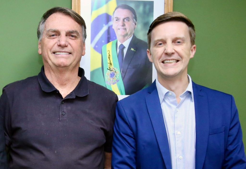Bolsonaro abraça candidatura de Peeter em Balneário Camboriú