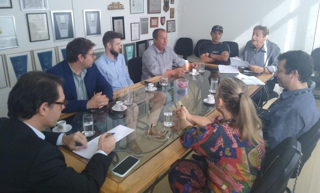 Iniciativa leva serviços de saúde para pescadores de Florianópolis