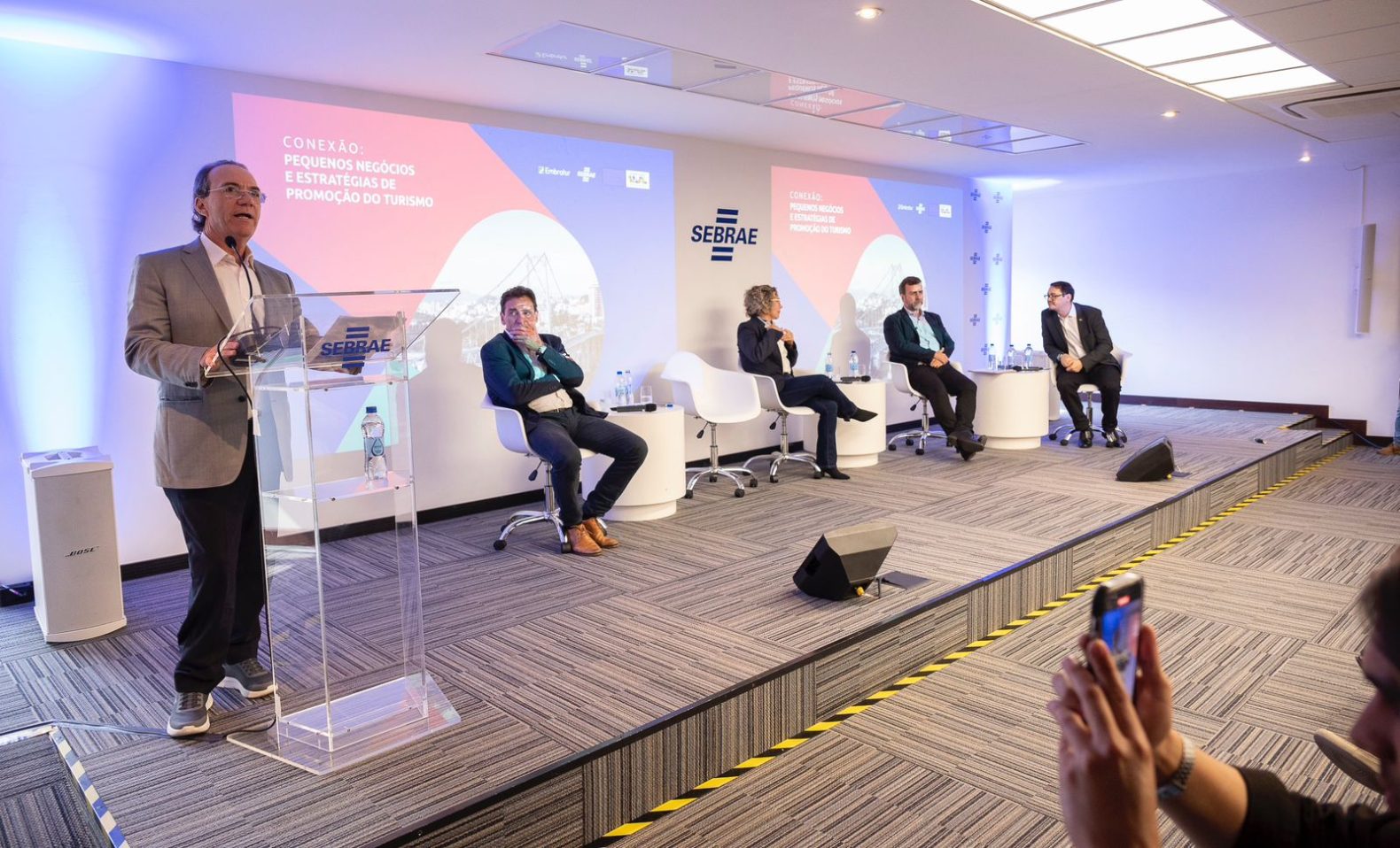 Turismo de regiões em SC é foco de debate com Sebrae e Embratur