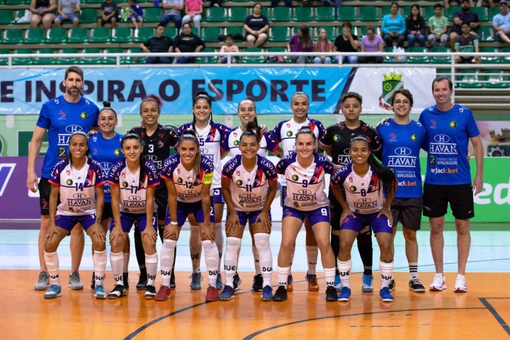 Barateiro Brusque e Female disputam clássico feminino de SC em Chapecó