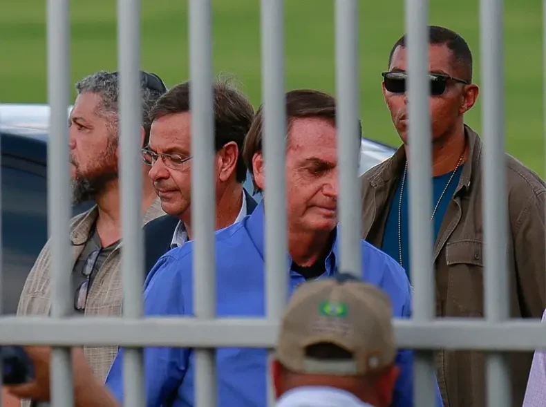 Pena de Bolsonaro pode cair para 2 anos, diz relator da Câmara