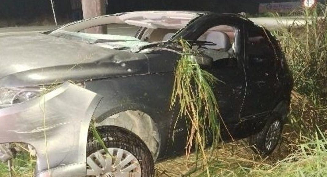 Motorista capota carro e fica ferido em Gaspar