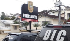 Ex-companheiro que atirou contra mulher se entrega em Brusque