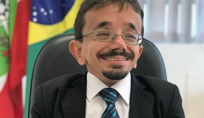 Vereador Gabrielzinho segue em coma induzido e respira por aparelhos