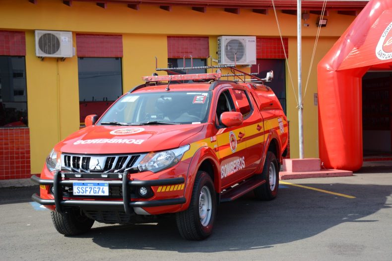 Corpo de Bombeiros recebe nova viatura para atuar com cães em SC