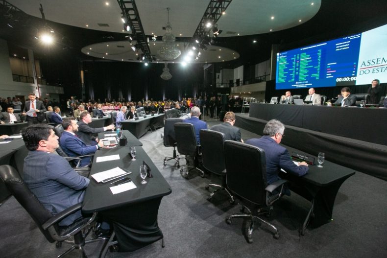 Emenda constitucional que garante recursos da Alesc para regiões de SC é aprovada