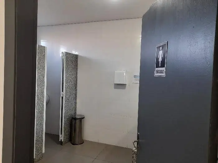 Polícia investiga denúncia de abandono de feto em banheiro