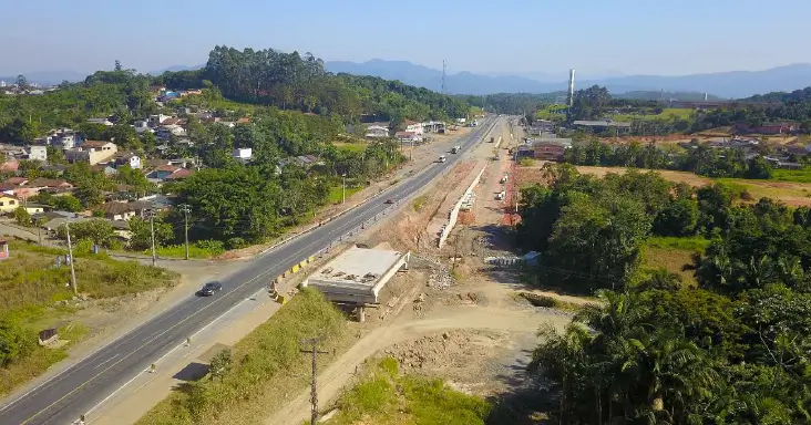Siga e pare: BR-470 terá bloqueios nesta quarta-feira no Vale